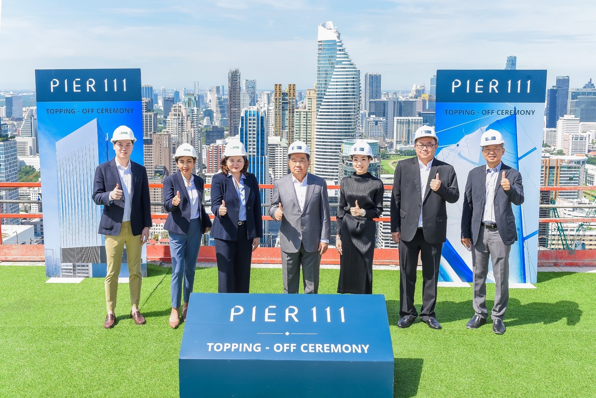 เดอะ แพลทินัม กรุ๊ป ประกาศความสำเร็จกับการก่อสร้าง อาคารสำนักงาน Pier 111 (เพียร์ วันวันวัน) และการเทคอนกรีตปิดงานโครงสร้างอาคาร