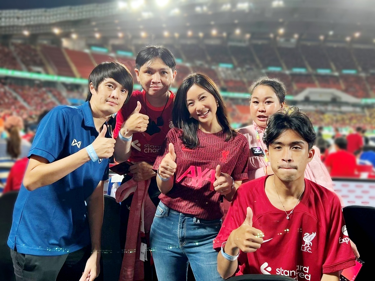 AXA Thailand General Insurance Takes VIP Partners and Lucky Winners to See The Match Bangkok Century Cup 2022