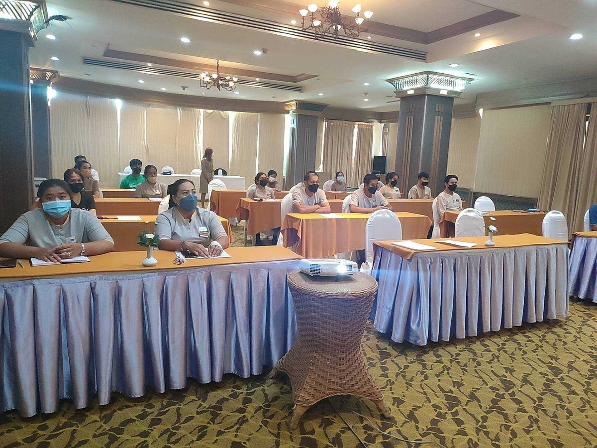 สำนักงานพัฒนาฝีมือแรงงานเพชรบุรี ดำเนินการฝึกอบรม หลักสูตร การเพิ่มศักยภาพของการบริการในรูปแบบธุรกิจโรงแรม ระหว่างวันที่ 18 - 22 กรกฎาคม 2565 จำนวน 20 คน