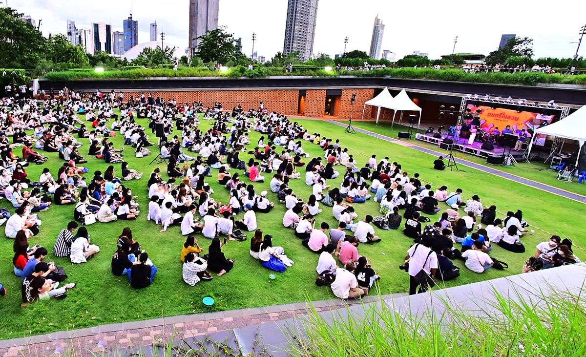 อบจ. จัดงาน ดนตรีในสวน ที่อุทยาน 100 ปีจุฬาฯ ความสุขสนุกสนานและรักษ์สิ่งแวดล้อม