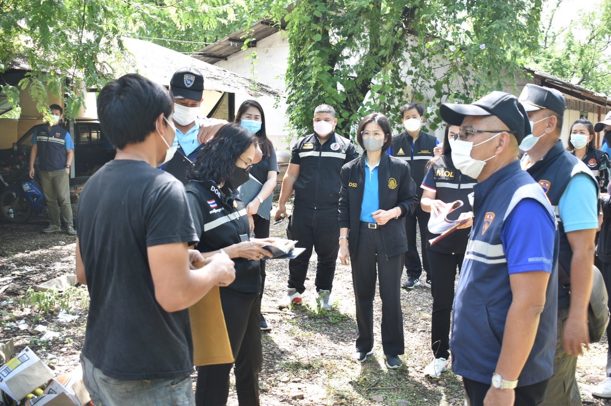 สนพ.แพร่ ร่วมตรวจบูรณาการตามแผนปฏิบัติการป้องกันการบังคับใช้แรงงานหรือบริการและการค้ามนุษย์ด้านแรงงาน จังหวัดแพร่