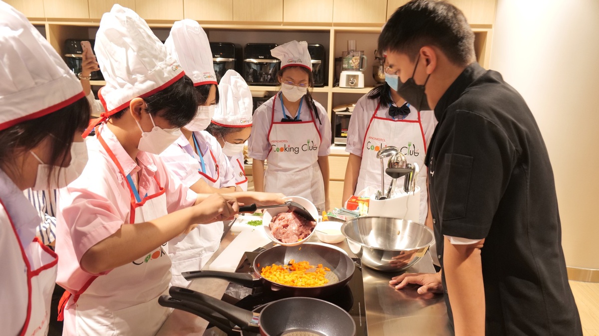 อายิโนะโมะโต๊ะ เปิดครัวต้อนรับเยาชนคนรุ่นใหม่ ร่วมรังสรรค์ เมนูอร่อย ได้สุขภาพ มุ่งส่งเสริม สังคมสุขภาพดี ผ่านการตระหนักรู้ด้านโภชนการที่ง่ายและสนุก