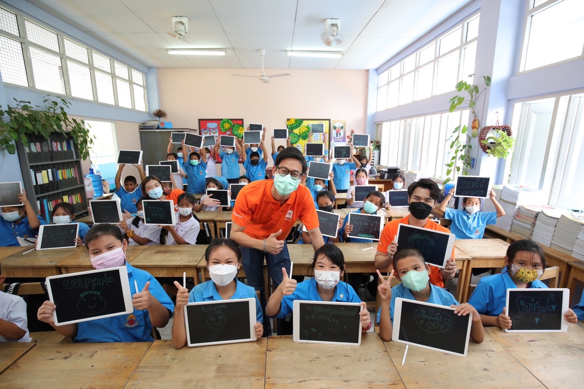 'เสียวหมี่' สนับสนุนด้านการศึกษาและเทคโนโลยีแก่เยาวชนไทย มอบกระดานแท็บเล็ตวาดภาพหน้าจอแอลซีดีและอุปกรณ์การศึกษา จำนวน 300 ชุด ในโครงการร้อยพลังการศึกษา