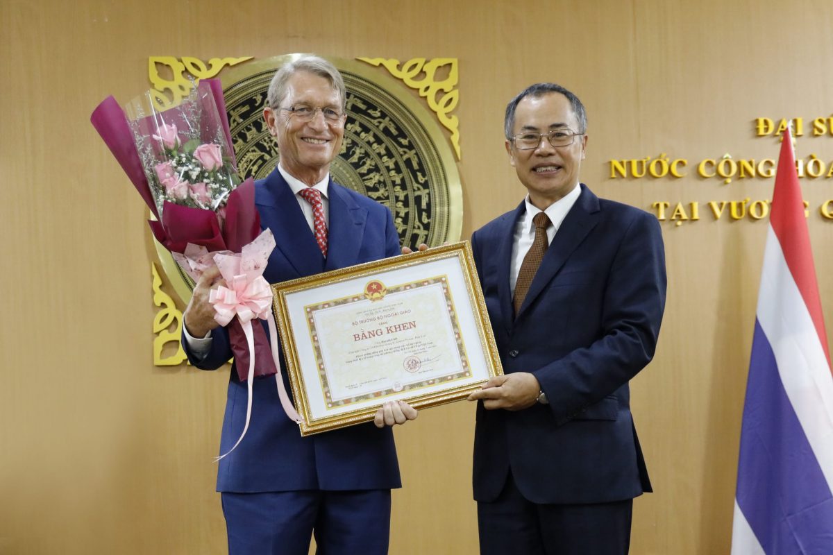 ดร. ฮาราลด์ ลิงค์ ประธาน บี.กริม รับใบประกาศเกียรติคุณ จากกระทรวงการต่างประเทศเวียดนาม ส่งเสริมความสัมพันธ์ทางการทูตและการค้า