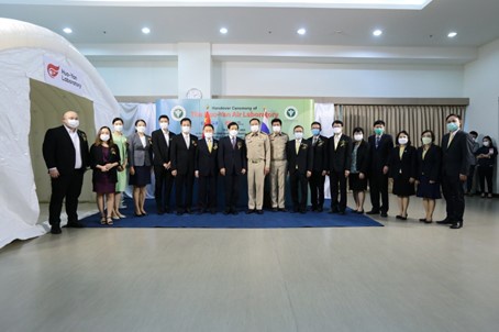 กระทรวงสาธารณสุขรับมอบห้องปฏิบัติการเคลื่อนที่ Huo-Yan Air Laboratory จากมูลนิธิแมมมอธ ช่วยไทยต่อสู้กับโรคระบาด