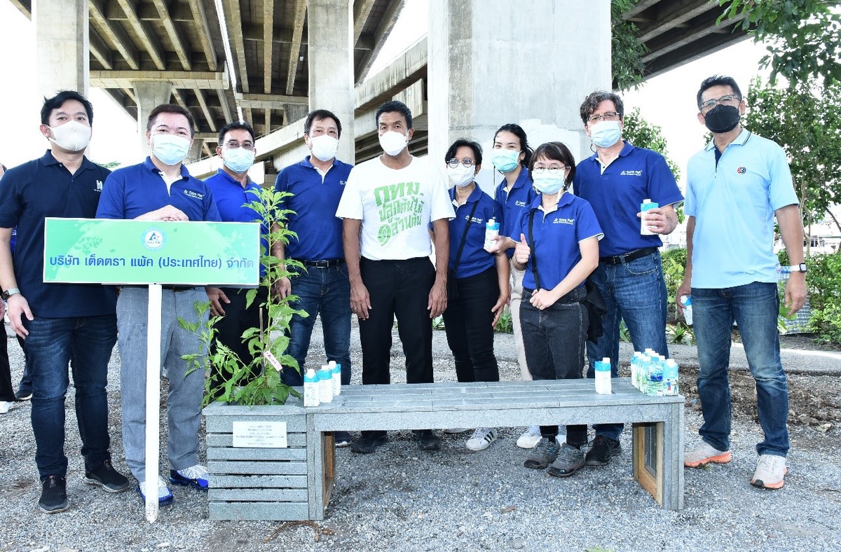Tetra Pak Thailand participates in the Channel 3 Planting Trees with the Governor of Bangkok Activity, Donating Recycled Benches Made from Used Beverage Cartons