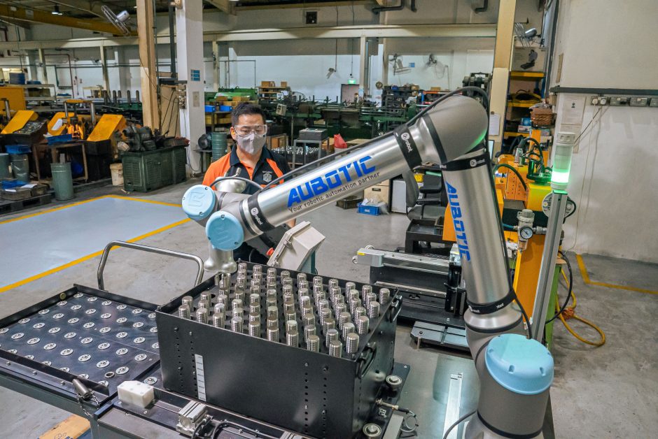 Universal Robots Improves Production Output at Seng Heng Engineering Within 3 Months by 50 Percent