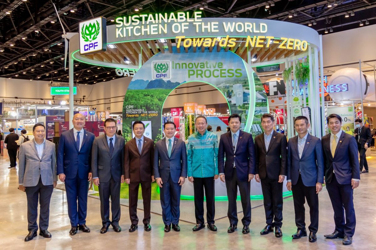 หอการค้าไทย และ CEO ภาคเอกชนชั้นนำของไทย ชมบูธ CPF ในงาน SX 2022