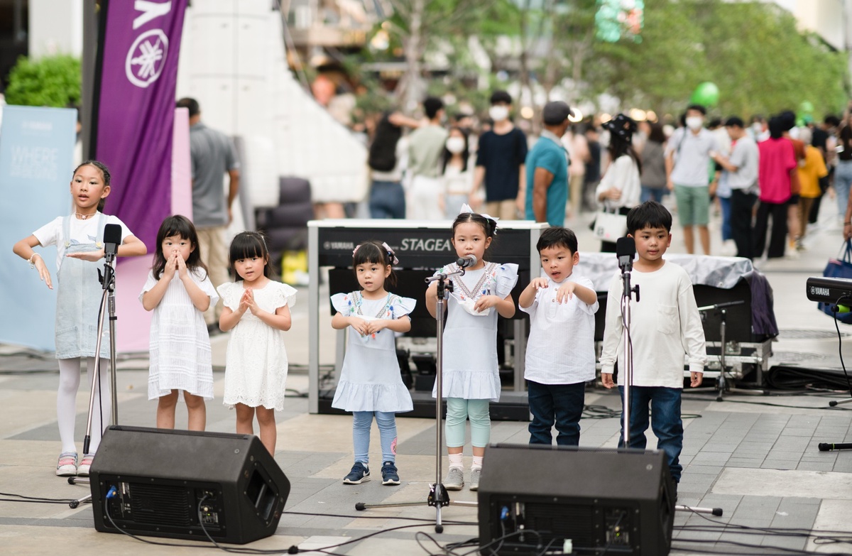 สยามดนตรียามาฮ่า ชวนน้องๆ นักเรียนโรงเรียนดนตรียามาฮ่า เปิดเวที โชว์พลัง สร้างสีสันบน 'สยามสแควร์ วอล์คกิ้งสตรีท'