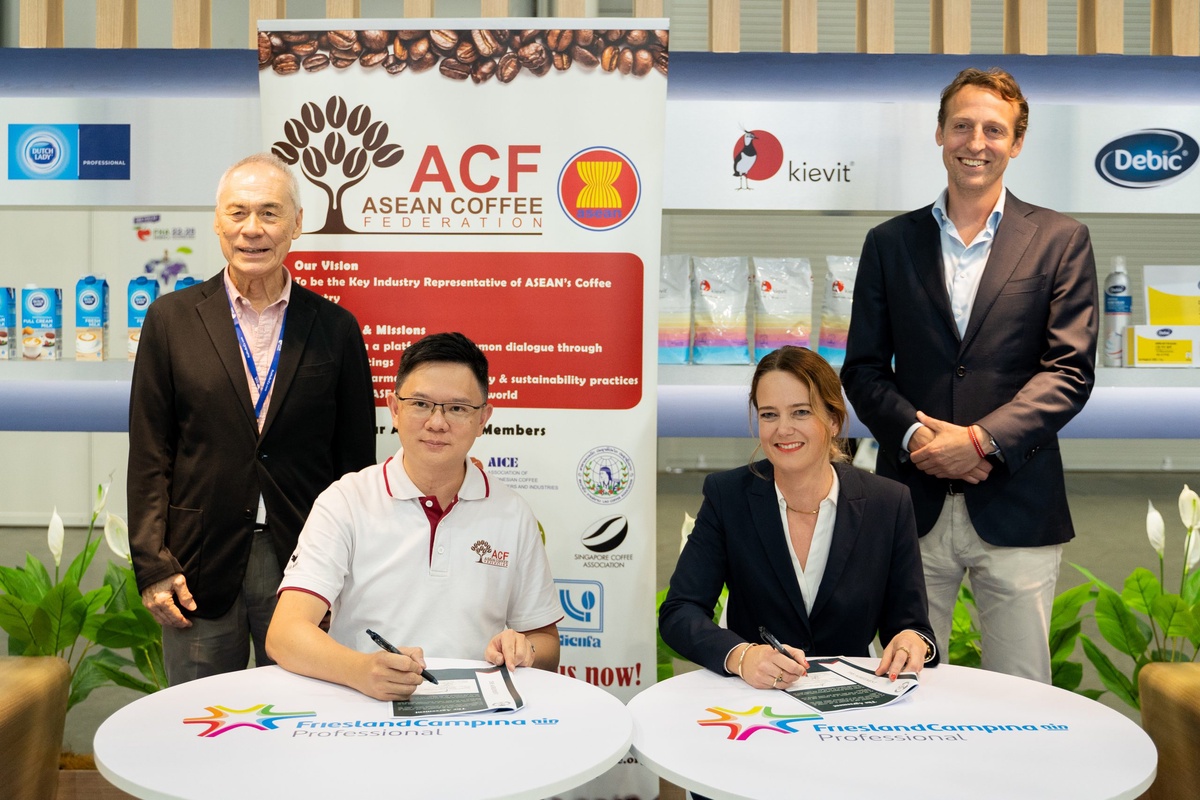 ฟรีสแลนด์คัมพิน่า โปรเฟสชันแนล ร่วมมือกับสมาพันธ์กาแฟอาเซียนในการสนับสนุนระยะเวลา 10 ปี