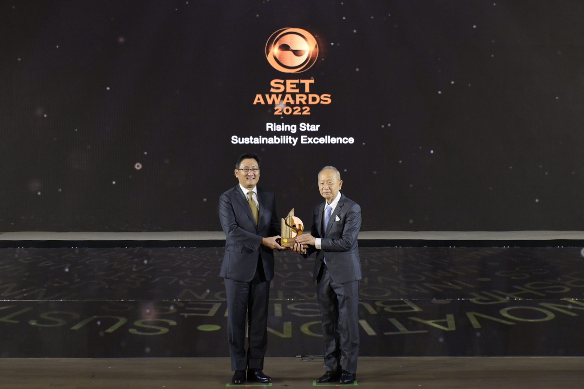 ณรงค์ สุทธิสัมพัทน์ ประธานกรรมการบริษัท เอ.เจ. พลาสท์ จำกัด (มหาชน) ได้รับรางวัล Rising Star Sustainability Awards จาก SET Awards 2022