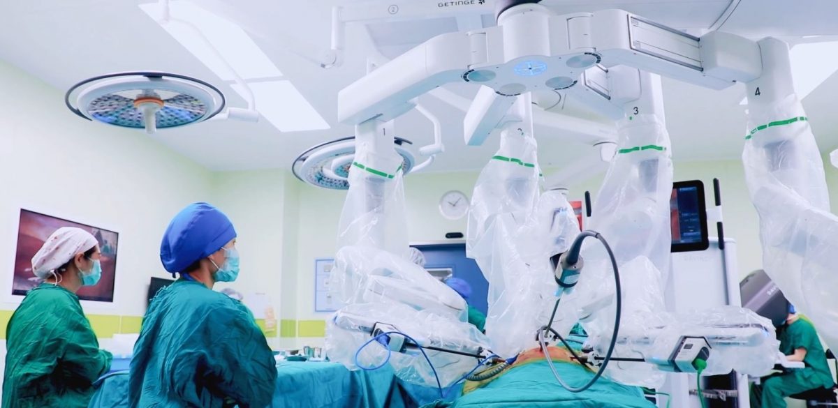 โรงพยาบาลสงขลานครินทร์ โชว์ความสำเร็จ นำเทคโนโลยีหุ่นยนต์ช่วยผ่าตัดมาใช้ในวงการแพทย์ ช่วยรักษาผู้ป่วยมากที่สุดเป็นอันดับ 2