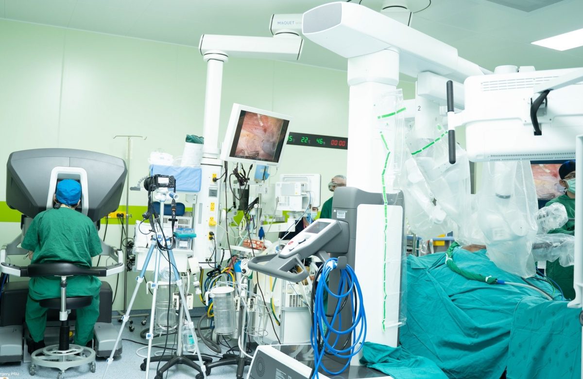 โรงพยาบาลสงขลานครินทร์ โชว์ความสำเร็จ นำเทคโนโลยีหุ่นยนต์ช่วยผ่าตัดมาใช้ในวงการแพทย์ ช่วยรักษาผู้ป่วยมากที่สุดเป็นอันดับ 2 ของอาเซียน