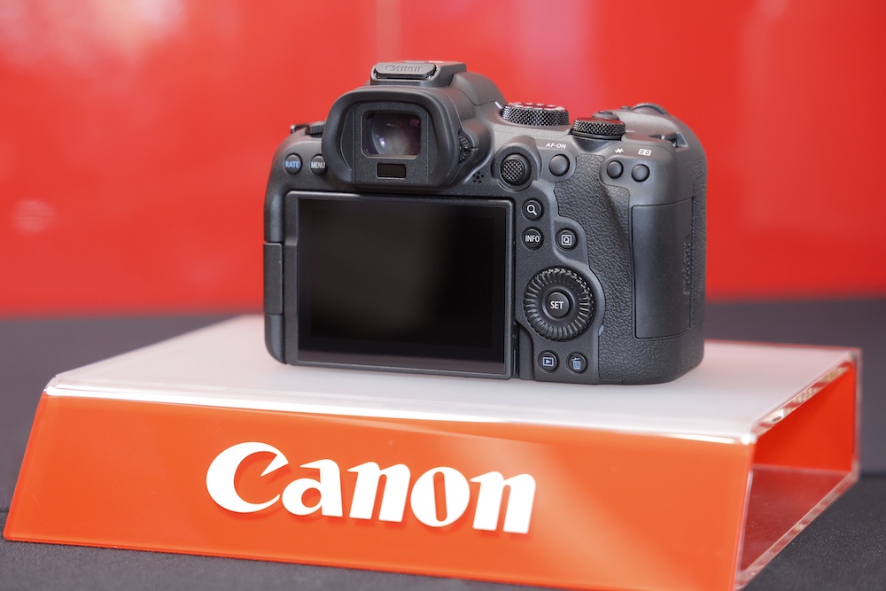 แคนนอนท้าเปิดเกมช่างภาพ 'สายไฮบริด' เปิดตัว Canon EOS R6 Mark II กล้องมิเรอร์เลสฟูลเฟรมรุ่นใหม่ สุดทั้งงานภาพนิ่ง ถ่ายต่อเนื่องสูงสุด 40 FPS