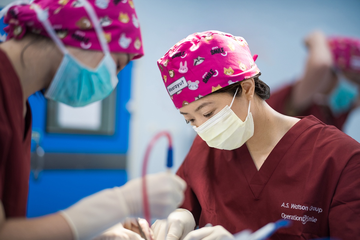 เอ. เอส. วัตสัน ร่วมกับมูลนิธิสร้างรอยยิ้ม ประกาศความร่วมมือครั้งสำคัญ มอบการผ่าตัดให้ เด็กปากแหว่งเพดานโหว่ 5,000 ราย พร้อมสานต่อ โครงการเสริมพลังสตรีในวงการแพทย์