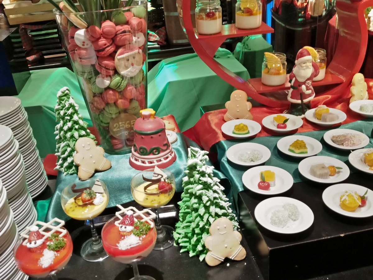 Celebrate Christmas Eve at the Emerald Coffee Shop