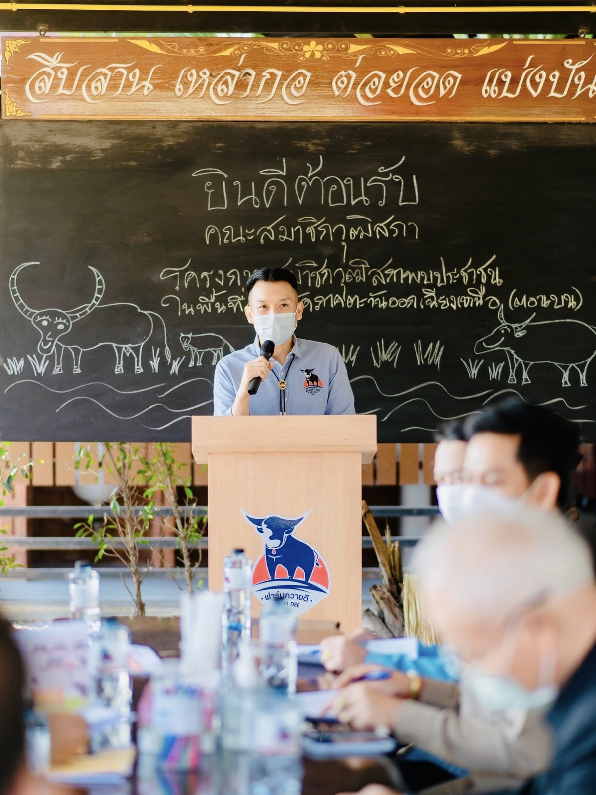 สมาชิกวุฒิสภา เยี่ยมชมพ่อพันธุ์ควายยักษ์แห่งเมืองร้อยเอ็ด พร้อมสนับสนุนการต่อยอดและพัฒนาควายไทย