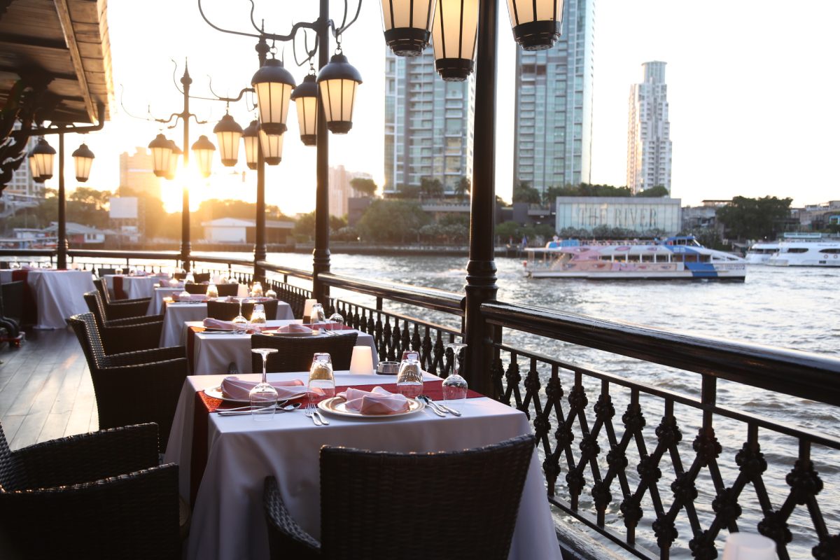 CELEBRATE THE VALENTINE'S DAY 2023 WITH A ROMANTIC VALENTINE'S DINNER BY THE CHAO PHRAYA RIVER AT SHANGRI-LA BANGKOK