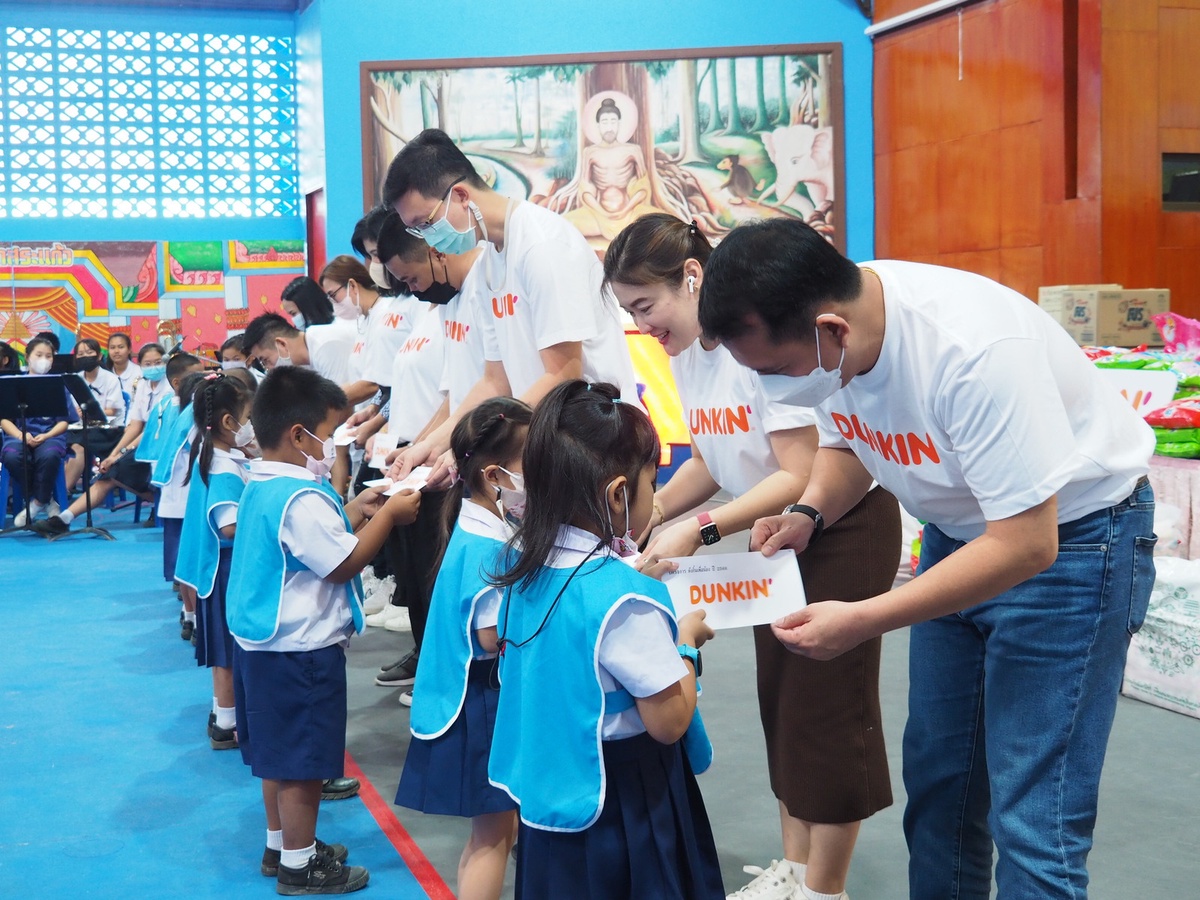 Dunkin' ชวนลูกค้าร่วมทำดีสร้างโอกาสเด็กไทย จัดโครงการ ดังกิ้นเพื่อน้อง ปี 2566 มอบทุนการศึกษา 1,000,000 บาท โรงเรียนวัดสระแก้ว - โรงเรียนบ้านเข็กน้อย