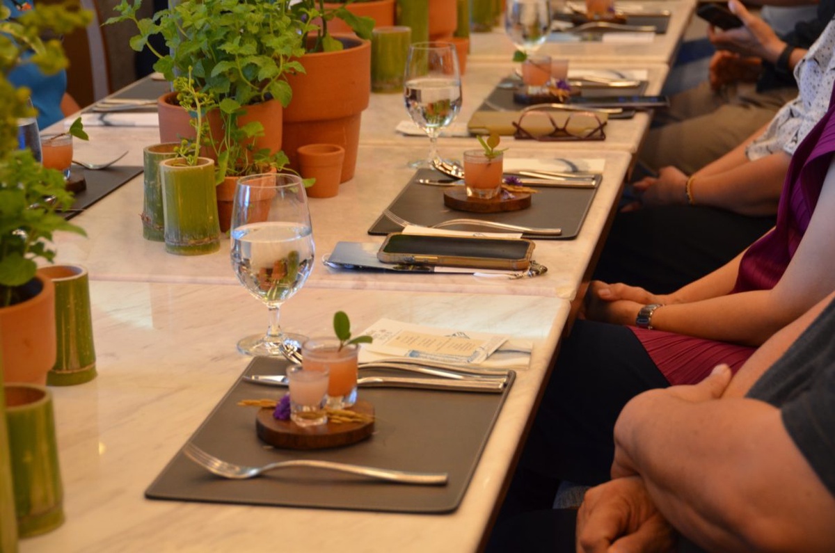 เรียนรู้จากประสบการณ์จริง นศ.ป.โท วิทยาลัยดุสิตธานี จัด Chef Table เมืองสมุทร สุดปราการ