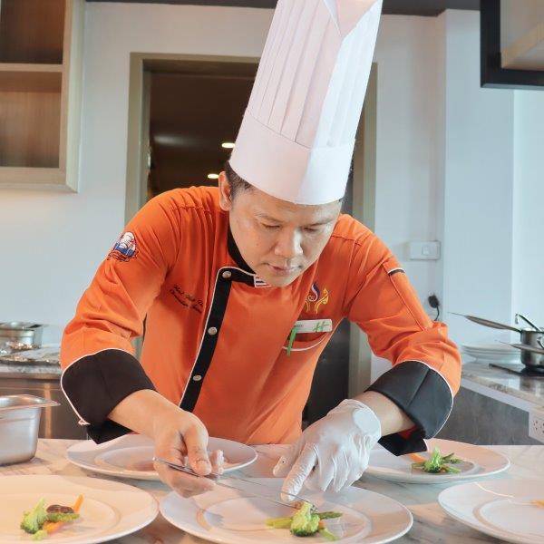 Holiday Inn Suites Siracha Laemchabang Welcomes Chef Macky Chaiwalan, Former Competitor on TOP CHEF Thailand, and Introduces His Culinary Canvas: A Showcase of Chef's Creations Available Until the End of 2023