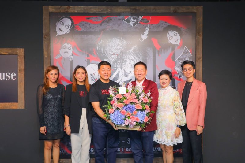 ผู้บริหารเอ็ม บี เค เซ็นเตอร์ แสดงความยินดีเปิดตัวนิทรรศการ Junji Ito Horror House in Thailand 2023