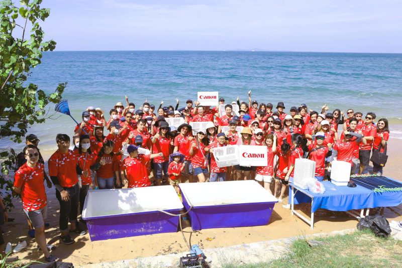 แคนนอน เดินหน้ากิจกรรม Canon Volunteer ครั้งที่ 36 รวมพลังพนักงานจิตอาสาพาฉลามทรายกลับทะเล พร้อมดูแลสิ่งแวดล้อม ริมหาด ณ หาดตะวันรอนและหาดเตยงาม จ. ชลบุรี