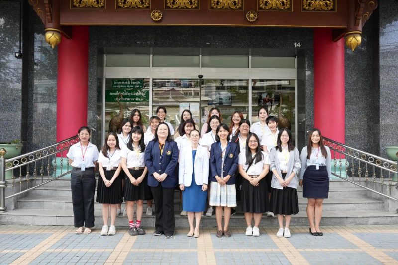 คลินิกการแพทย์แผนจีนหัวเฉียว ให้การต้อนรับคณะอาจารย์และนักศึกษา วิทยาลัยแพทย์ศาสตร์นานาชาติจุฬาภรณ์ มหาวิทยาลัยธรรมศาสตร์