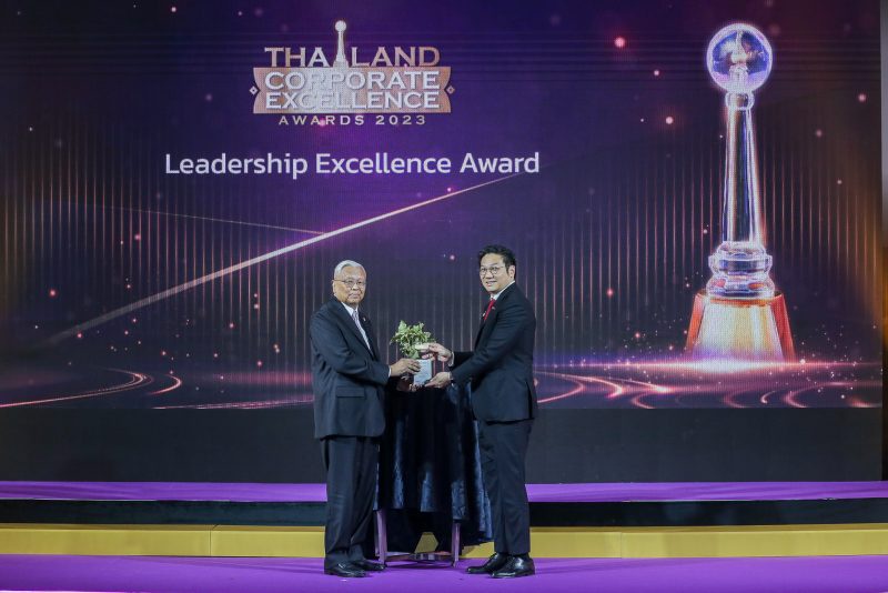 นำทัพขับเคลื่อนเทเลคอม เทคคอมปานีไทยซีอีโอ ทรู รับรางวัลดีเด่น Thailand Corporate Excellence Awards 2023 สาขาความเป็นเลิศด้านผู้นำ