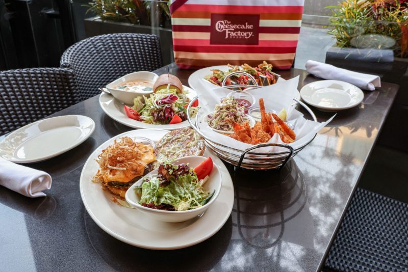 Opened Today! The Cheesecake Factory(R), a legendary restaurant, brings the same American model to the forefront, pioneering its first and grand flagship store in Thailand at centralwOrld