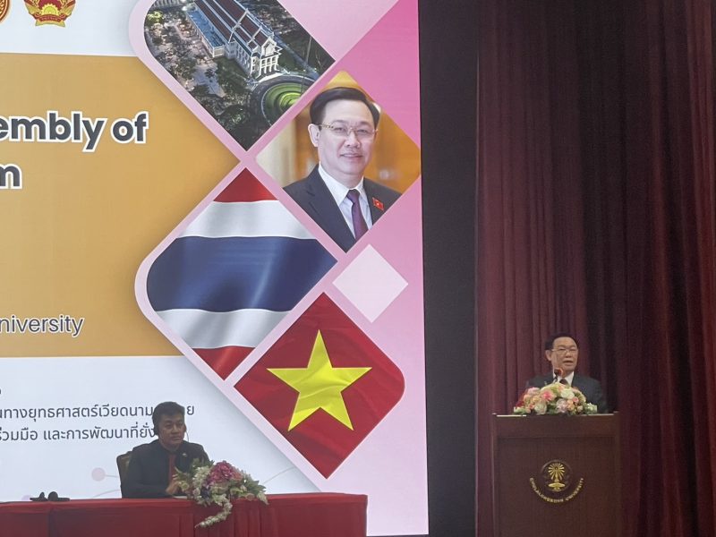 National Assembly Chairman Vuong Dinh Hue visited and spoke at Chulalongkorn University, Thailand