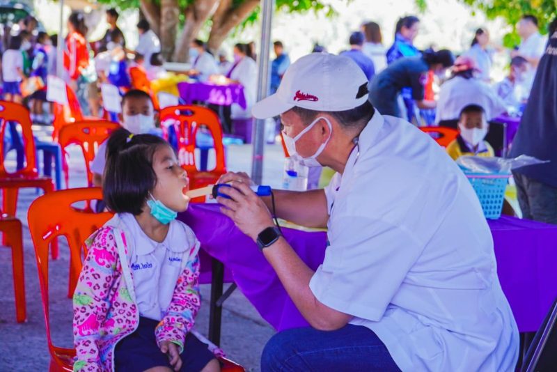 หน่วยแพทย์พระราชทานในโครงการสมเด็จพระกนิษฐาธิราชเจ้า กรมสมเด็จพระเทพรัตนราชสุดาฯ สยามบรมราชกุมารี ลงพื้นที่ชายแดนไทย-ลาว จังหวัดอุบลราชธานี ตรวจสุขภาพและให้บริการทันตกรรม