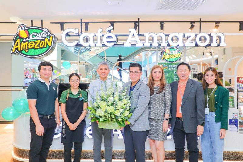 ผู้บริหารเอ็ม บี เค เซ็นเตอร์ ร่วมแสดงความยินดี Grand Opening ฉลองเปิดร้านใหม่ Cafe Amazon