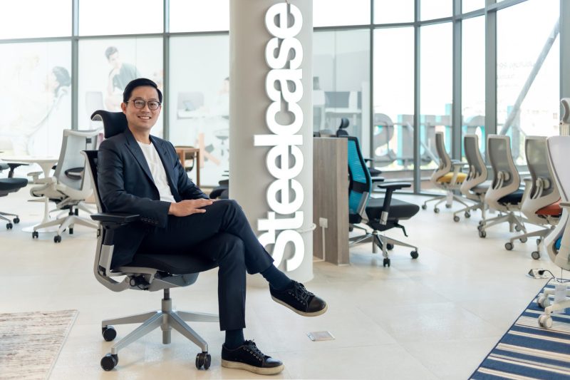 กิติพัฒก์ เนื่องจำนงค์ CEO คนเก่งจาก Modernform เตรียมฉลองพร้อมเผยโฉมเก้าอี้ทำงานแห่งศตวรรษที่ 21 รุ่นใหม่ Steelcase Karman