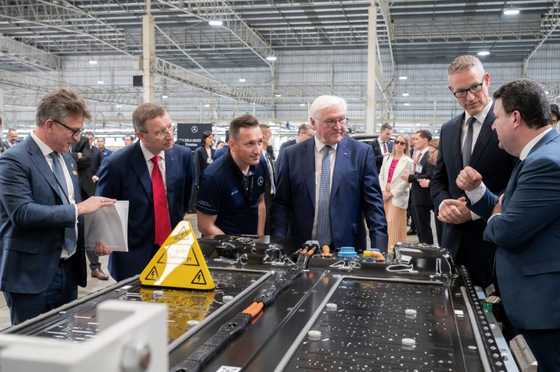 Electrifying MilestoneFederal President Frank-Walter Steinmeier Celebrates the 200,000th Locally Assembled Car in Thailand at Mercedes-Benz Plant