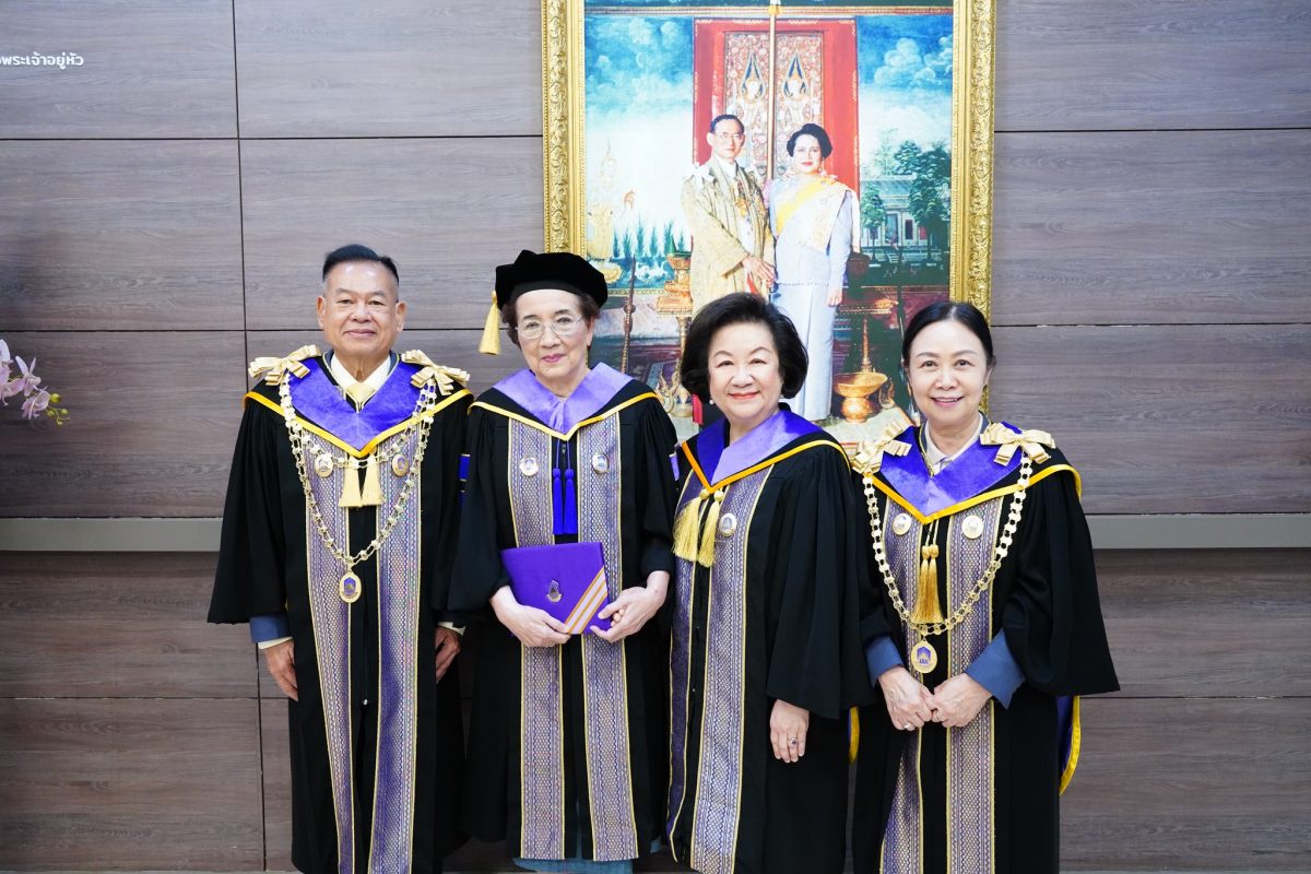 ม.พะเยา จัดพิธีมอบปริญญาวิทยาศาสตรดุษฎีบัณฑิตกิตติมศักดิ์ สาขาวิซาทันตแพทยศาสตร์แด่ ศาสตราจารย์พิเศษ ทันตแพทย์หญิง ท่านผู้หญิงเพ็ชรา เตชะกัมพุช