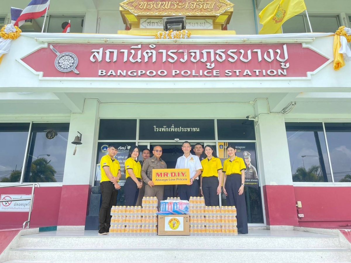 MR. D.I.Y. Sends Care During the Songkran Festival 2024, providing drinking water and raincoats to the Bang Pu-Bang Kaew Police Stations in Samut Prakan Province.