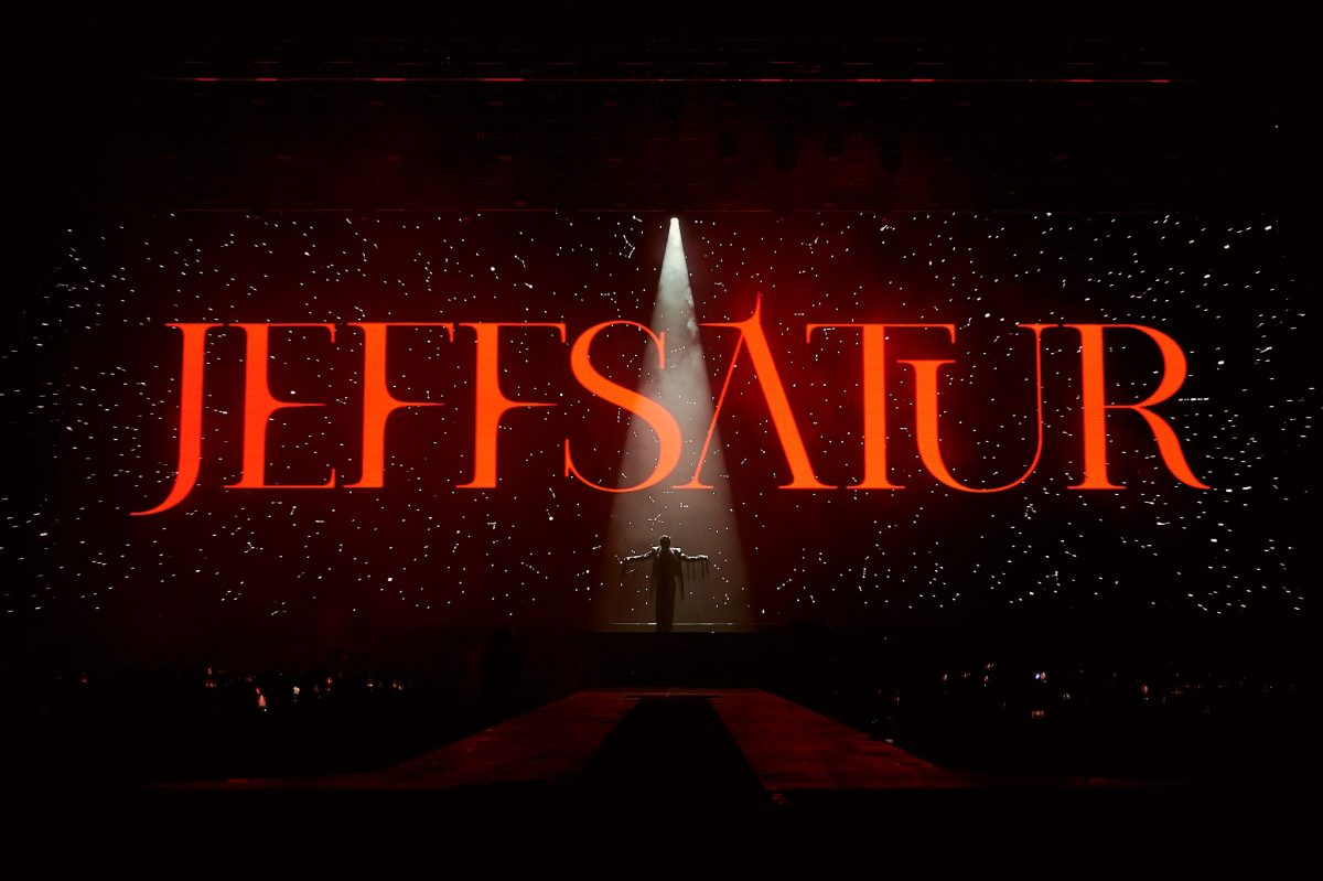 เจฟ ซาเตอร์ ทุ่มสุดตัว!! จัดเต็มโปรดักชันอลังการ ครบทุกมิติ ขนเซอร์ไพรส์!! โชว์จัดหนักเพื่อแฟนเพลง ในคอนเสิร์ต est Cola Presents Jeff Satur: Space Shuttle No.8 Asia Tour in Bangkok