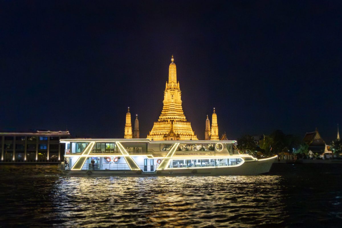 Luxury Dinner Cruise Experience Along The River of Kings at Shangri-La Horizon Cruise