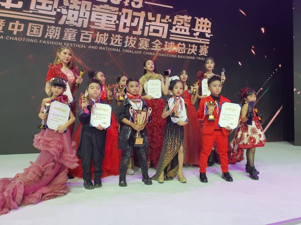 ภาพข่าว: ทีมเยาวชนไทยคว้ารางวัลใหญ่จากการประกวดเดินแบบที่ประเทศจีน