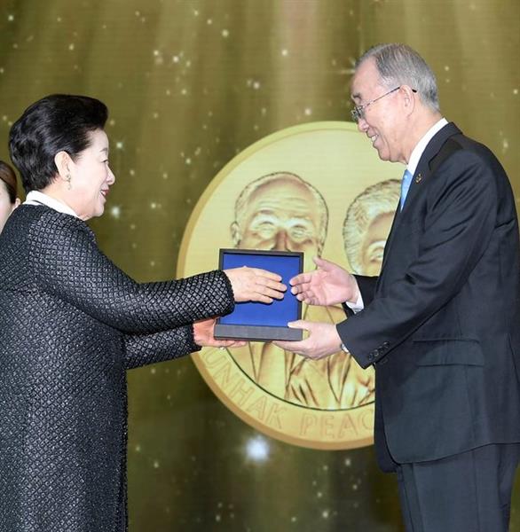 ประธานาธิบดีเซเนกัลและประธานกิตติมศักดิ์องค์กรศาสนาเพื่อสันติภาพ ได้รับรางวัล Sunhak Peace Prize ประจำปี