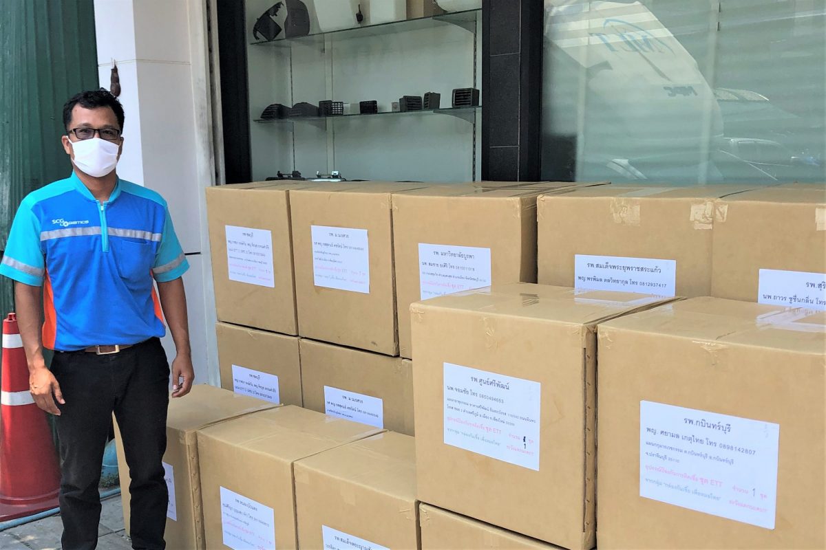 SCG โลจิสติกส์ ร่วมกับกลุ่มจิตอาสาเฉพาะกิจ อดีตสโมสรนิสิตจุฬาฯ ปี 2539 มอบ กล่องกันเชื้อเพื่อหมอไทย ป้องกันภัยโควิด-19ให้โรงพยาบาล 61