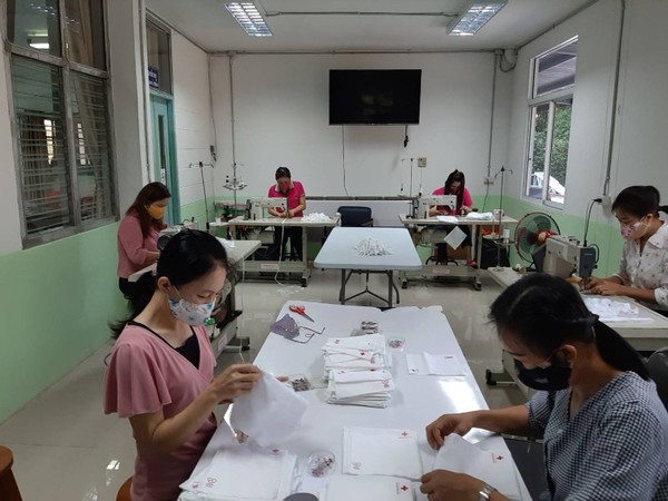 ภาพข่าว: พัฒนาฝีมือแรงงานน่าน ทำหน้ากากผ้านำส่งสภากาชาดไทย เพื่อป้องกันการระบาดของโรคติดต่อเชื้อไวรัสโคโรน่า 2019 (COVID