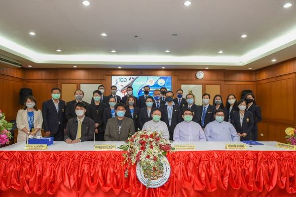 ภาพข่าว: มหาวิทยาลัยหอการค้าไทย UTCC ลงนามความร่วมมือกับ ร.ร.เซนต์คาเบรียล