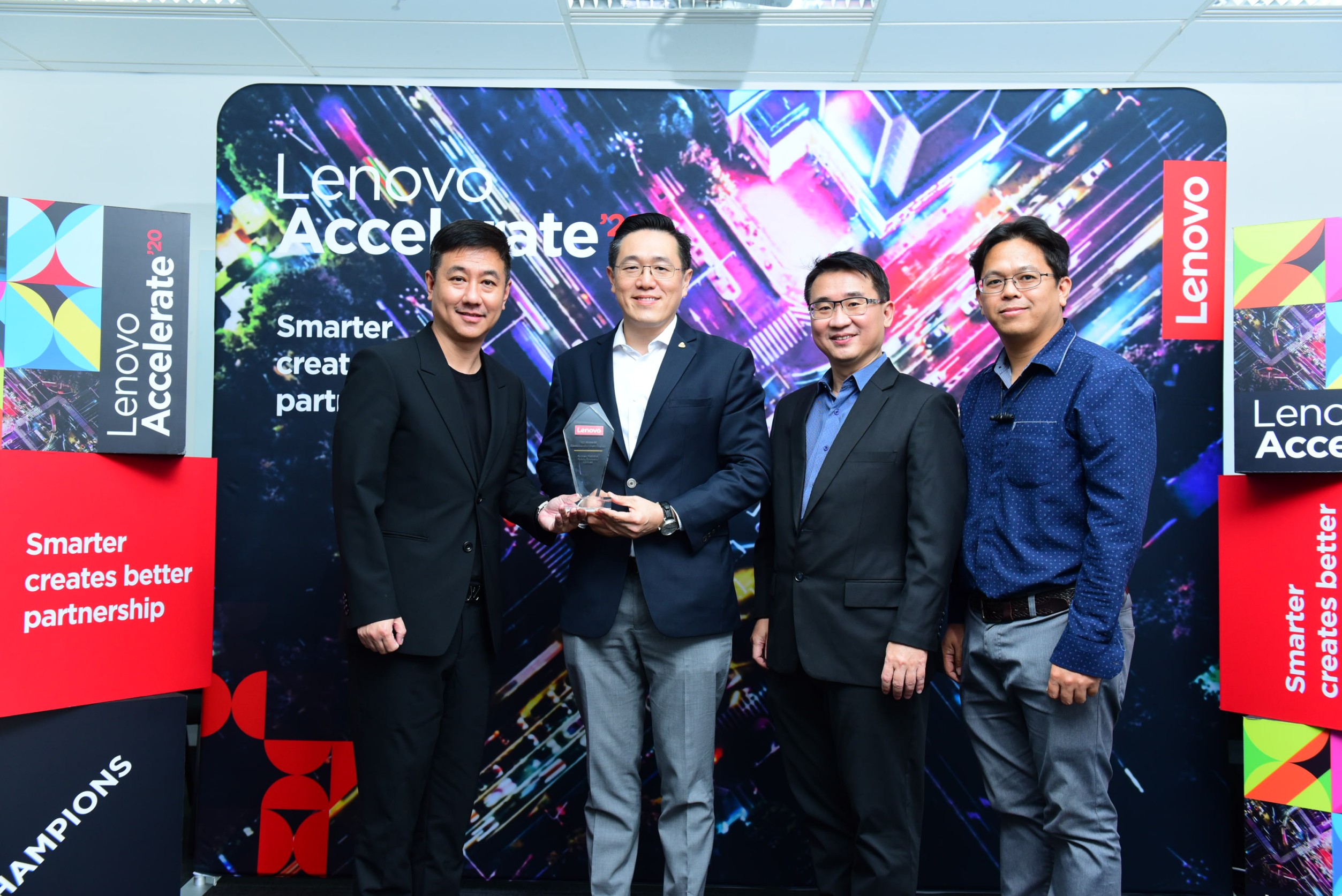 ซินเน็คฯ คว้ารางวัล Top Growth Commercial Distributor จากเลอโนโว