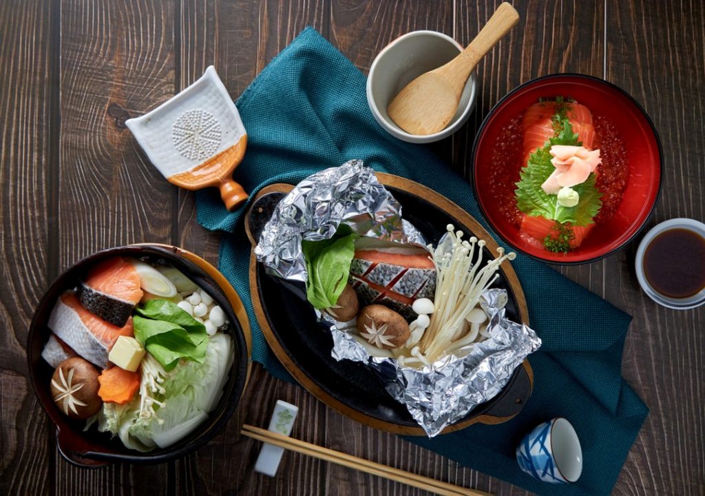 ลิ้มรสอาหารญี่ปุ่นประจำฤดูกาลที่ดีที่สุดโดยมาสเตอร์ไอรอนเชฟชื่อดังแบบ คิเซ็ตสึ โอะ อะจิวะอุ ณ ห้องอาหารฮากิ โรงแรมเซ็นทาราแกรนด์