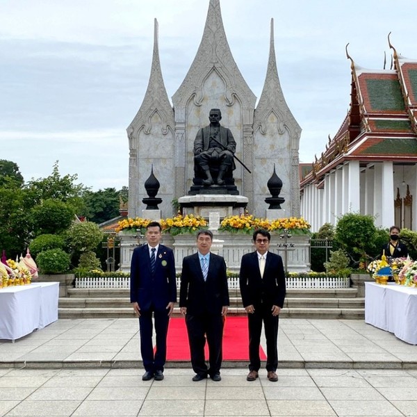 ไทยเฮิร์บ วางพานพุ่มดอกไม้ถวายราชสักการะ เนื่องใน วันภูมิปัญญาการแพทย์แผนไทยแห่งชาติ