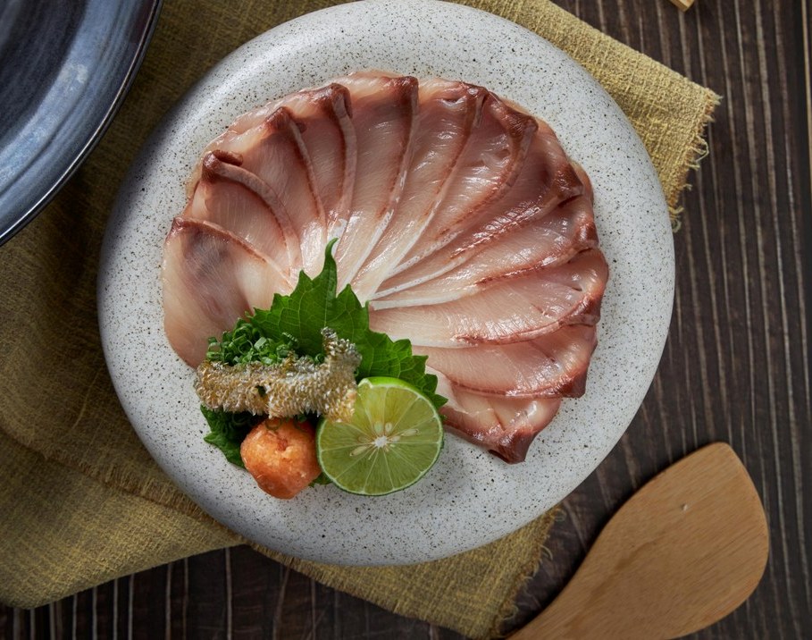 สัมผัสรสชาติอาหารญี่ปุ่นประจำเหมันตฤดู รังสรรค์โดยมาสเตอร์ไอรอนเชฟชื่อดัง แบบ คิเซ็ตสึ โอะ อะจิวะอุ ณ ห้องอาหารฮากิ โรงแรมเซ็นทาราแกรนด์ ลาดพร้าว