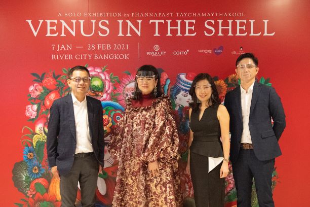 คอตโต้ร่วมเปิดงานนิทรรศการ 'VENUS IN THE SHELL พร้อมชมงานศิลปะบนผืนผนัง จากกระเบื้องโมเสกแก้วชิ้นจิ๋วของ ยูน- ปัณพัท จิตรกรภาพประกอบระดับสากล